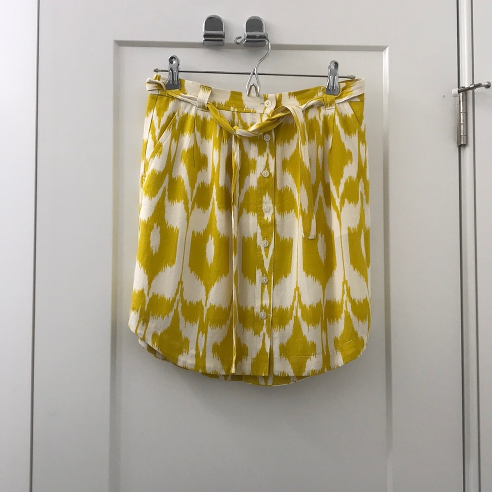Golden yellow, geometric pattern skirt